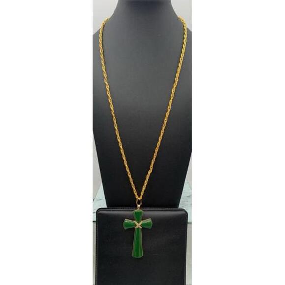 Vintage Avon Gold Tone Green Faux Jade Cross Pendant Necklace 24 in - Picture 3 of 5